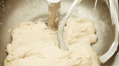 Which dough mixer for your bakery? Spiral, oblique axis or diving arms